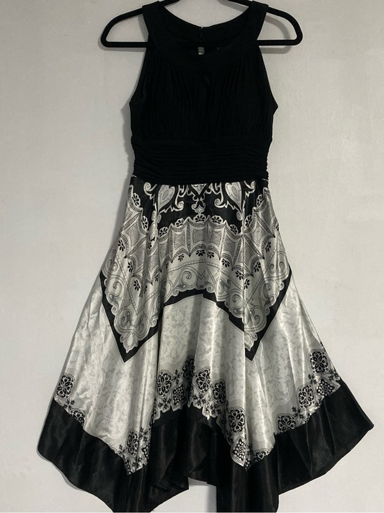Signature by Sangria Dresses & Skirts - Signature by Sangria Black/Gray Dress Fit & Flare handkerchief hem sleeveless 8